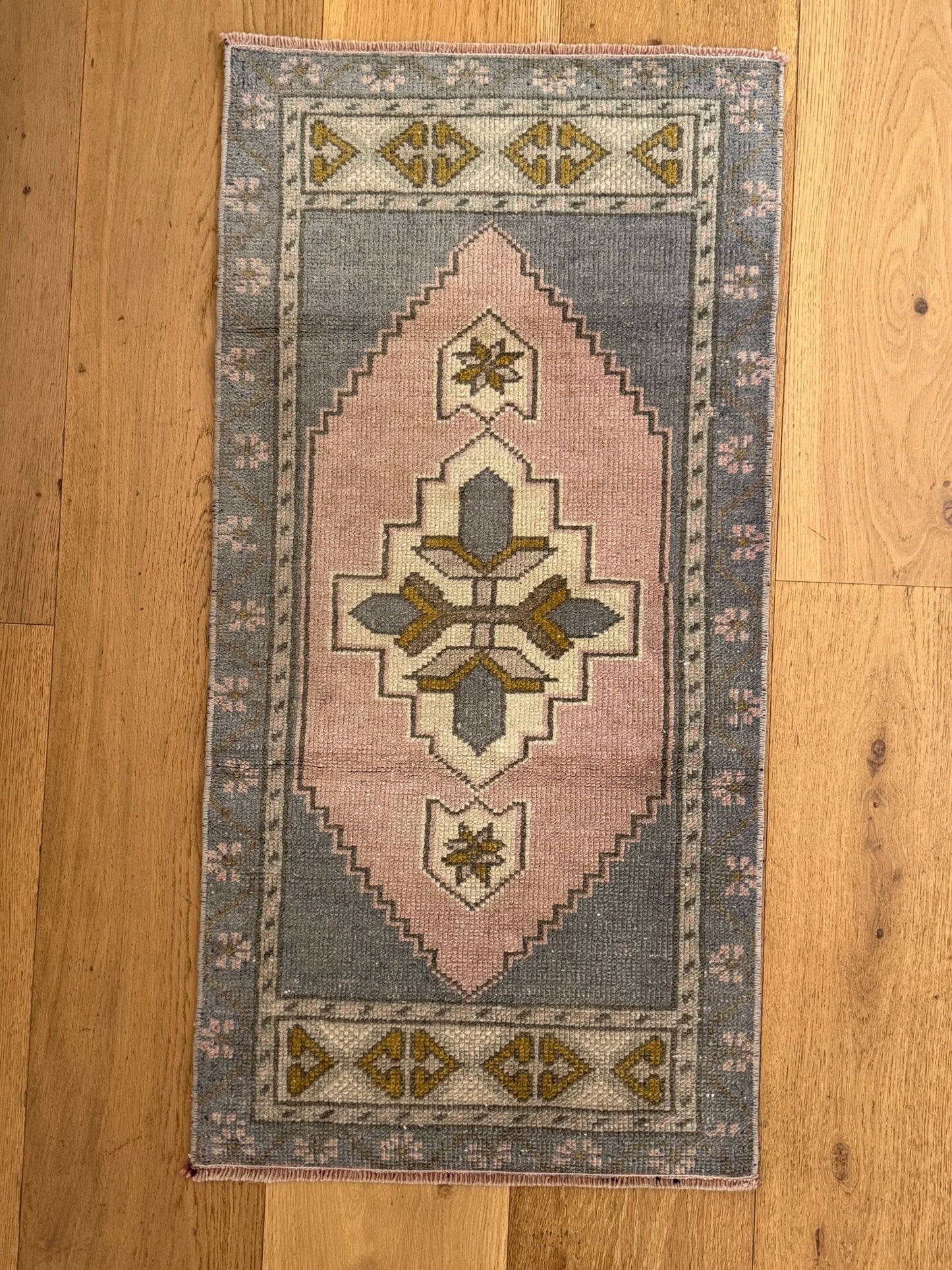 Rug.109 | 48 x 102cm | Mini Turkish rug - Tenth Avenue - Vintage Turkish Rug