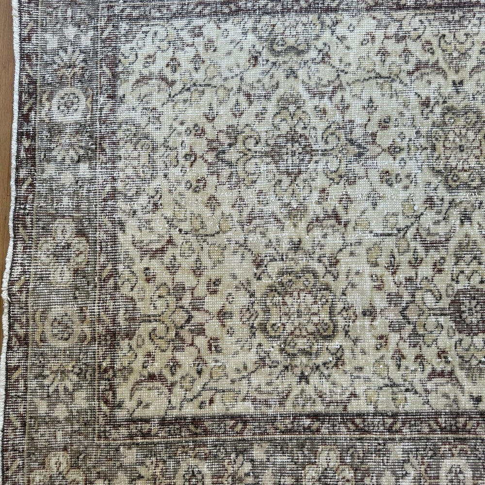 
                  
                    RUG.34 | 113 x 213cm - Tenth Avenue - 
                  
                