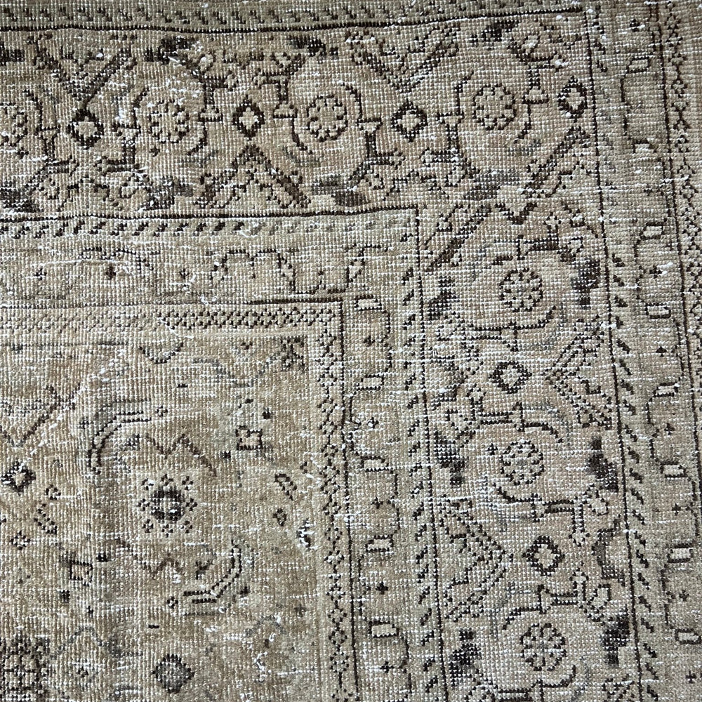 
                      
                        Rug.40 - Tenth Avenue - Vintage Turkish Rug
                      
                    