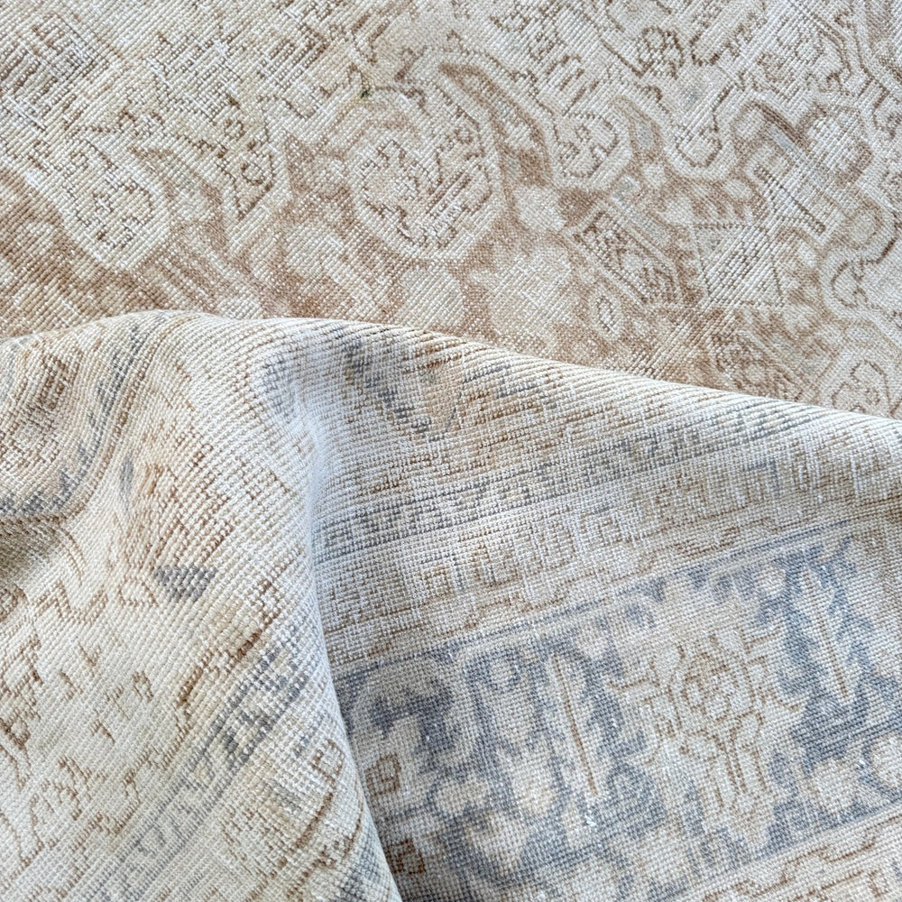 
                  
                    RUG.44 | 292 x 380cm - Tenth Avenue - Vintage Turkish Rug
                  
                