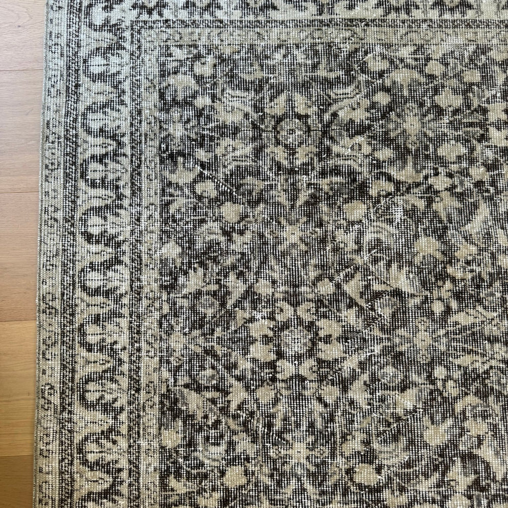
                  
                    Rug.45 | 183 x 274cm - Tenth Avenue - Vintage Turkish Rug
                  
                