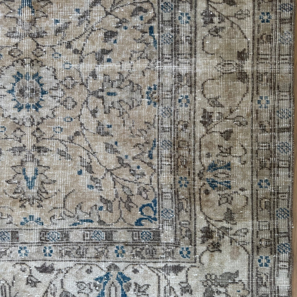
                  
                    Rug.46 | 213 x 312cm - Tenth Avenue - Vintage Turkish Rug
                  
                