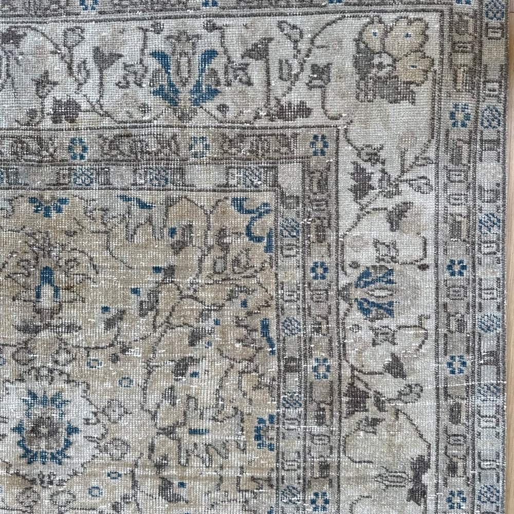 
                  
                    Rug.46 | 213 x 312cm - Tenth Avenue - Vintage Turkish Rug
                  
                