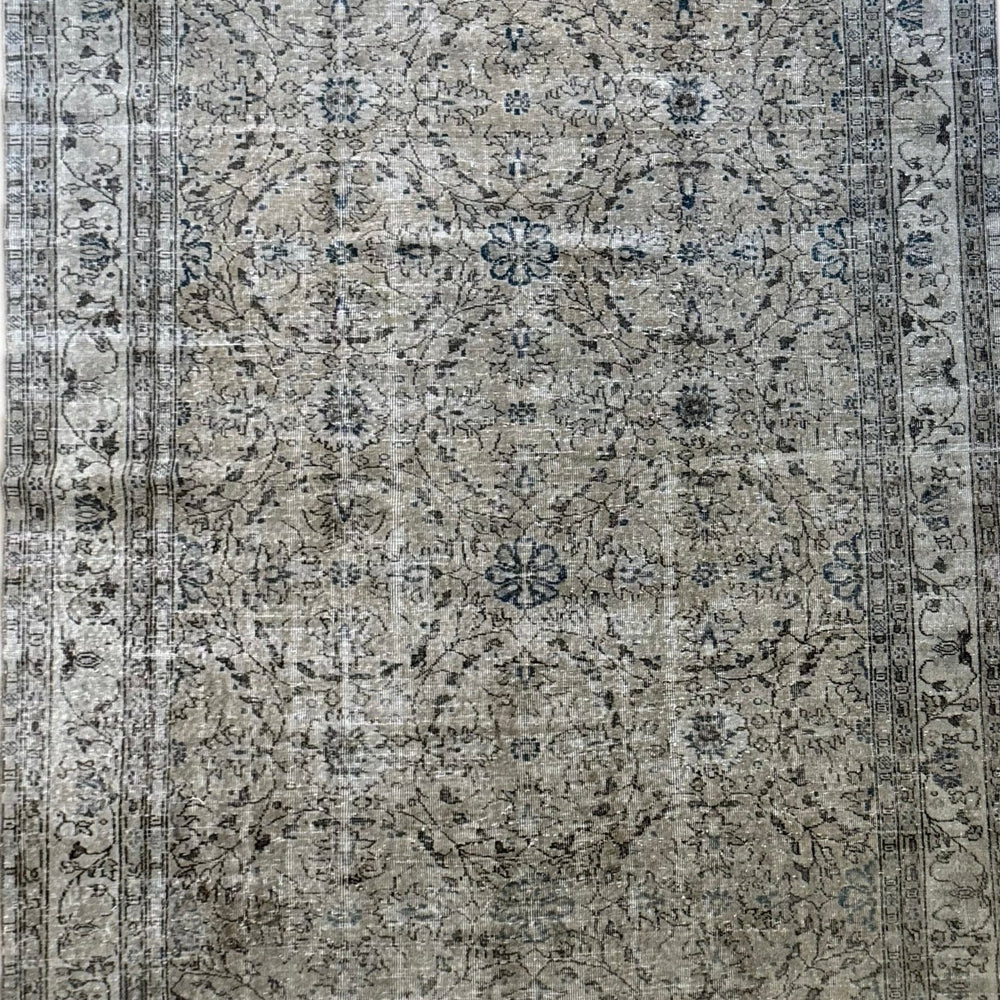 
                  
                    Rug.46 | 213 x 312cm - Tenth Avenue - Vintage Turkish Rug
                  
                