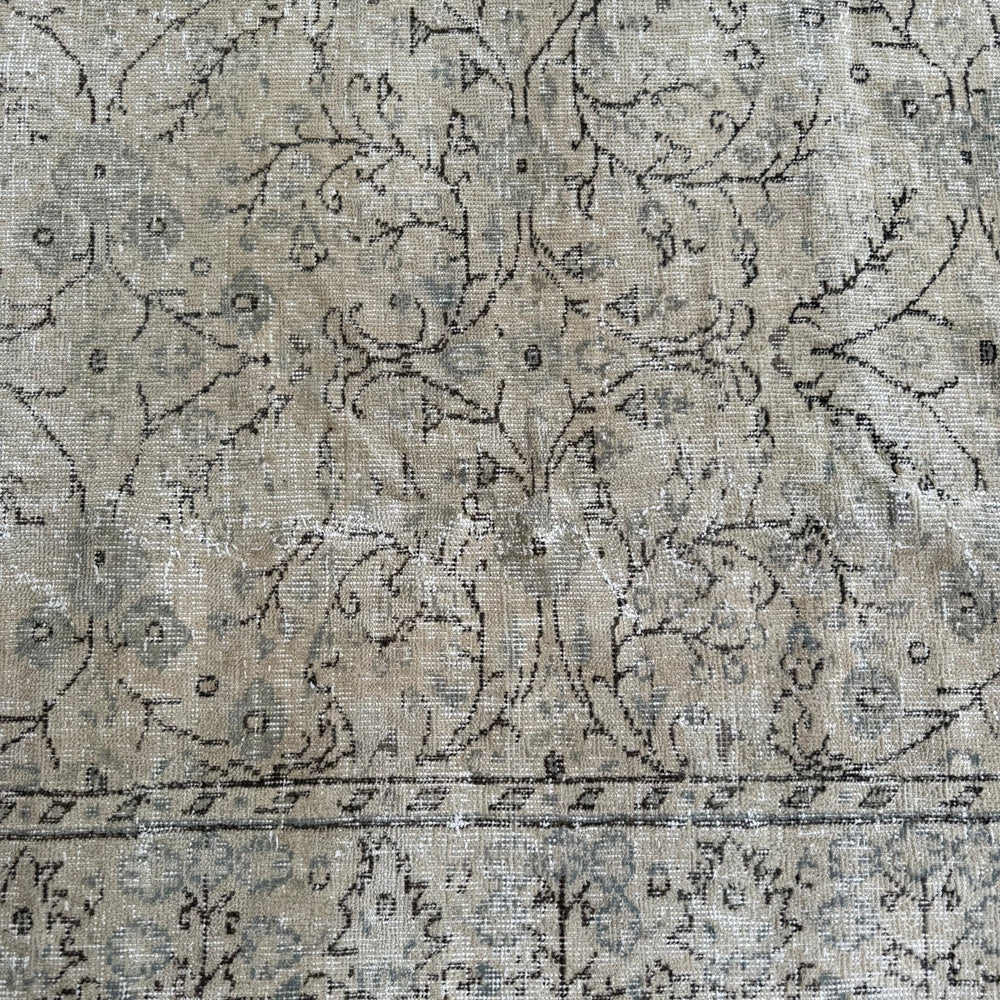 
                  
                    Rug.49 | 213 x 304 - Tenth Avenue - Vintage Turkish Rug
                  
                