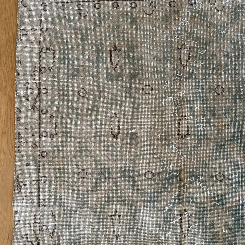 
                  
                    Rug.52 | 101 x 200cm - Tenth Avenue - Vintage Turkish Rug
                  
                