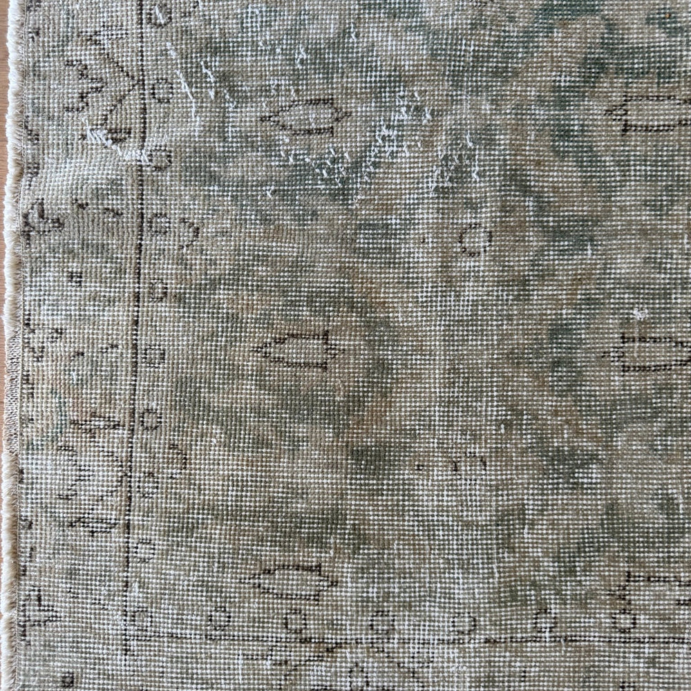 
                  
                    Rug.52 | 101 x 200cm - Tenth Avenue - Vintage Turkish Rug
                  
                