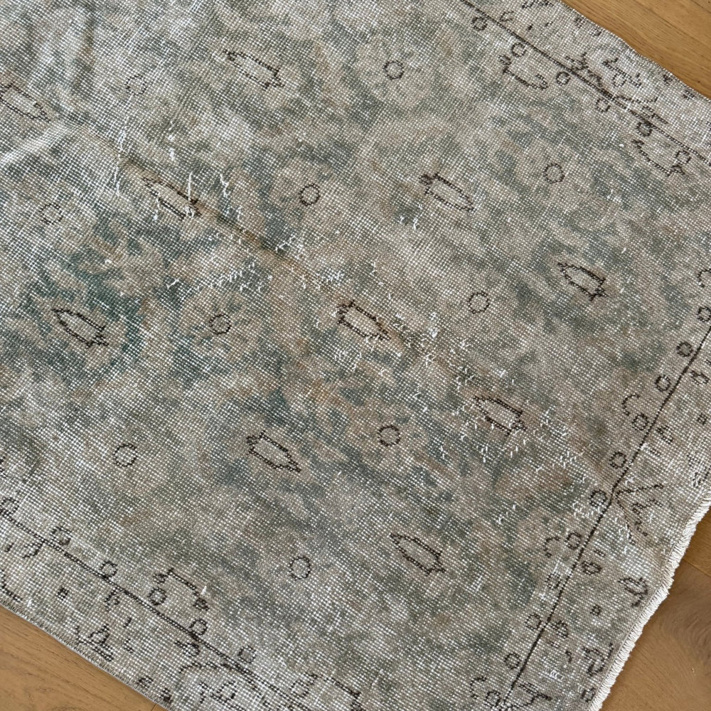 
                  
                    Rug.52 | 101 x 200cm - Tenth Avenue - Vintage Turkish Rug
                  
                