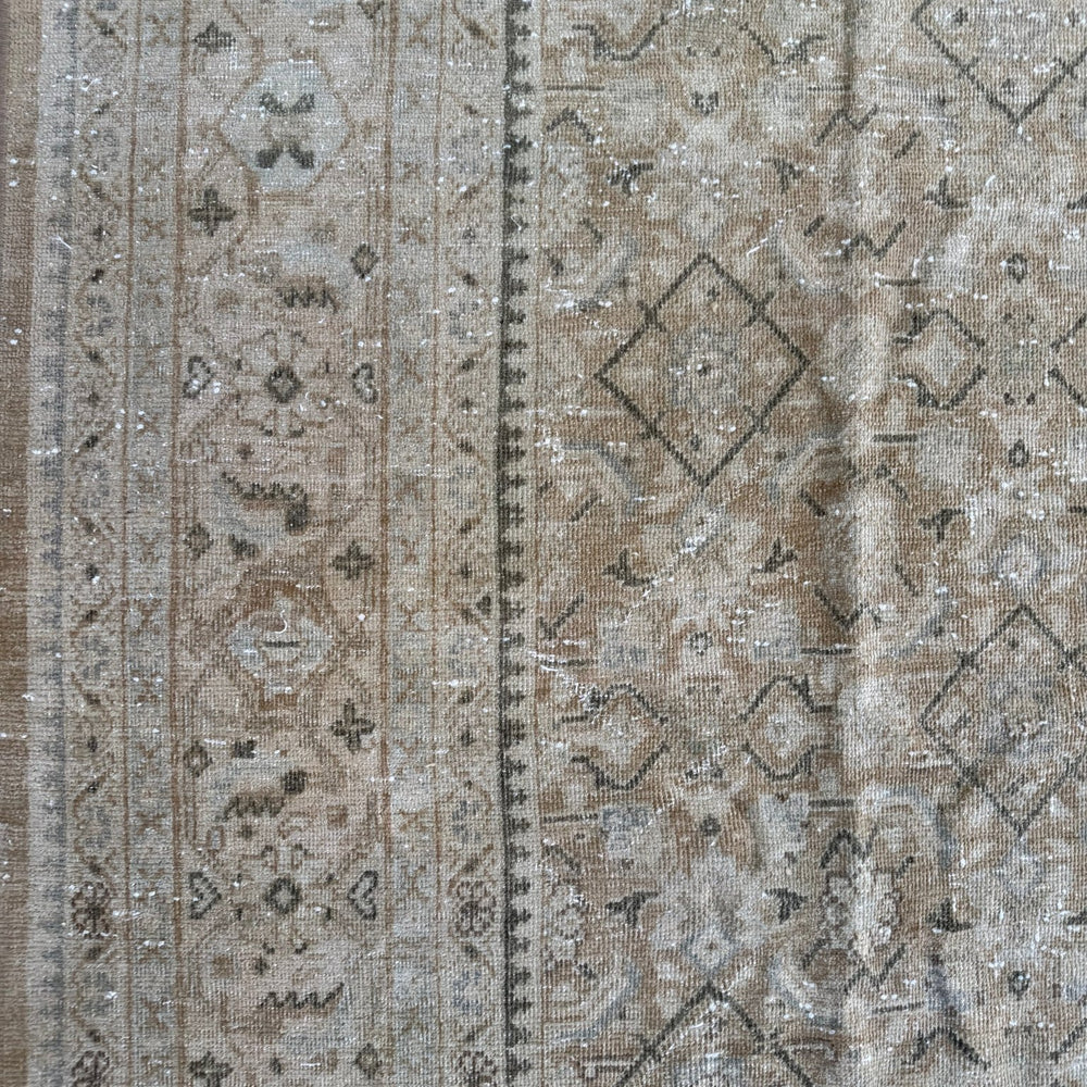 
                  
                    Rug.68 | 277 x 393cm - Tenth Avenue - Vintage Turkish Rug
                  
                