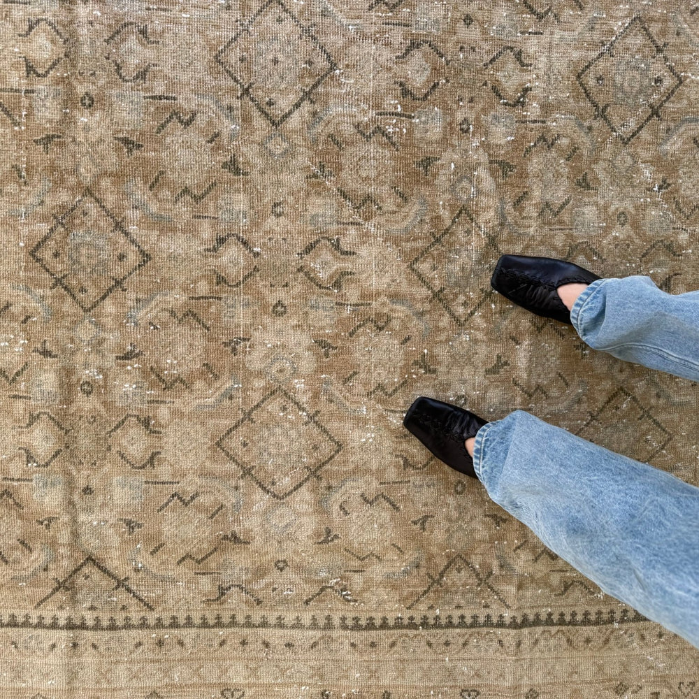 
                  
                    Rug.68 | 277 x 393cm - Tenth Avenue - Vintage Turkish Rug
                  
                