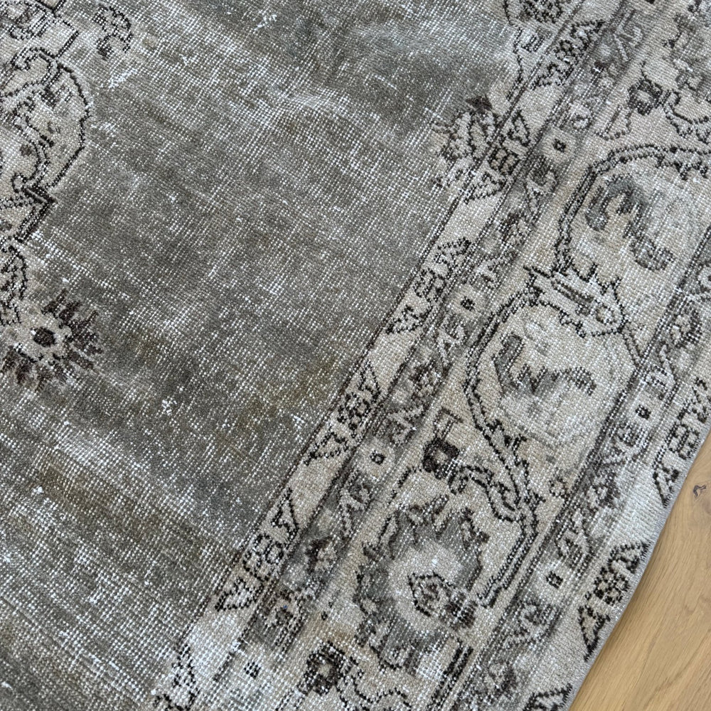 
                  
                    Rug.69 | 204 x 290cm - Tenth Avenue - Vintage Turkish Rug
                  
                