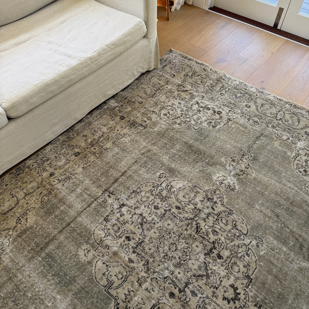 
                  
                    Rug.69 | 204 x 290cm - Tenth Avenue - Vintage Turkish Rug
                  
                