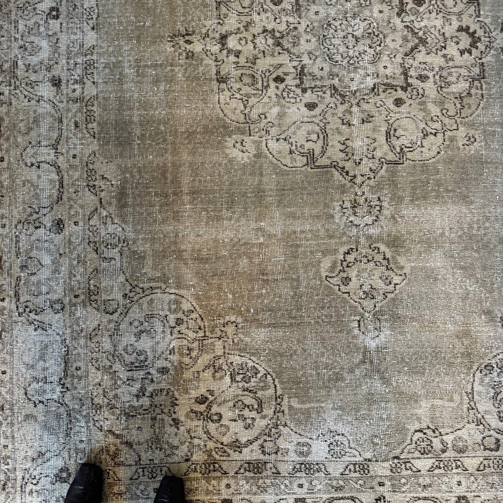 
                  
                    Rug.69 | 204 x 290cm - Tenth Avenue - Vintage Turkish Rug
                  
                