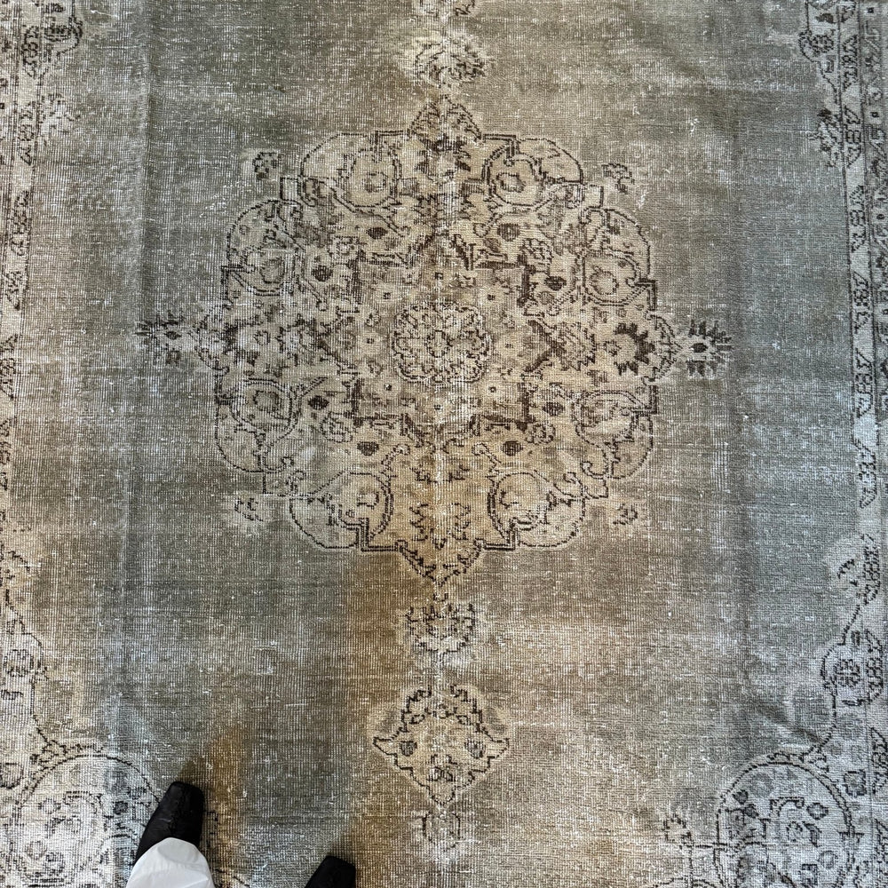
                  
                    Rug.69 | 204 x 290cm - Tenth Avenue - Vintage Turkish Rug
                  
                