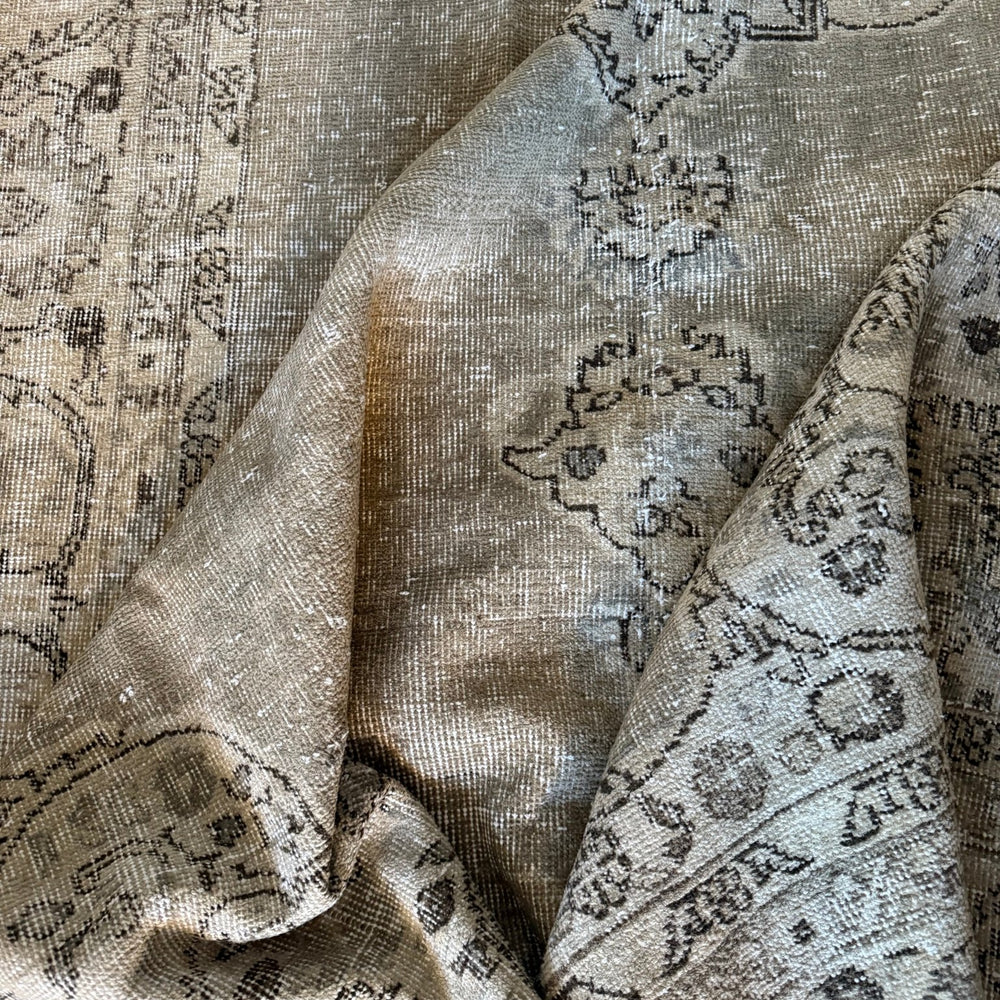 
                  
                    Rug.69 | 204 x 290cm - Tenth Avenue - Vintage Turkish Rug
                  
                