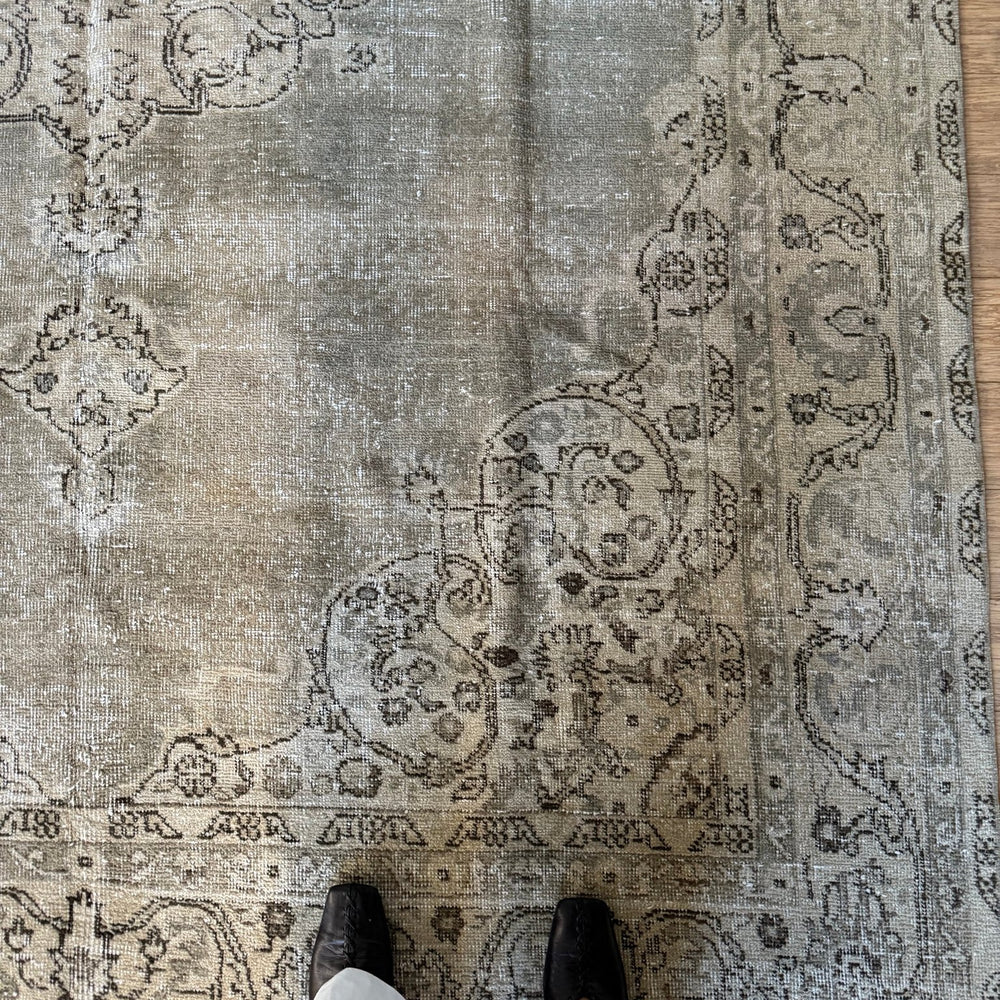 
                  
                    Rug.69 | 204 x 290cm - Tenth Avenue - Vintage Turkish Rug
                  
                