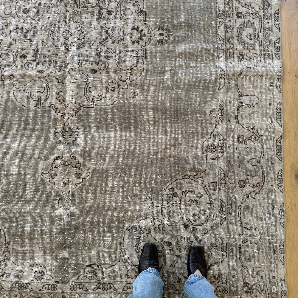 
                  
                    Rug.69 | 204 x 290cm - Tenth Avenue - Vintage Turkish Rug
                  
                