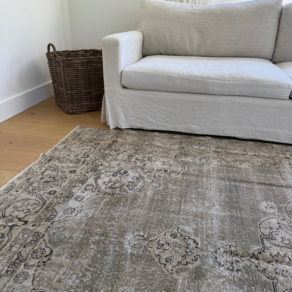 
                  
                    Rug.69 | 204 x 290cm - Tenth Avenue - Vintage Turkish Rug
                  
                
