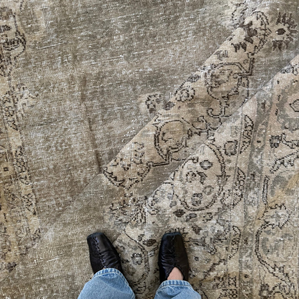 
                  
                    Rug.69 | 204 x 290cm - Tenth Avenue - Vintage Turkish Rug
                  
                