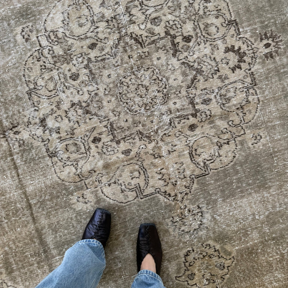 
                  
                    Rug.69 | 204 x 290cm - Tenth Avenue - Vintage Turkish Rug
                  
                
