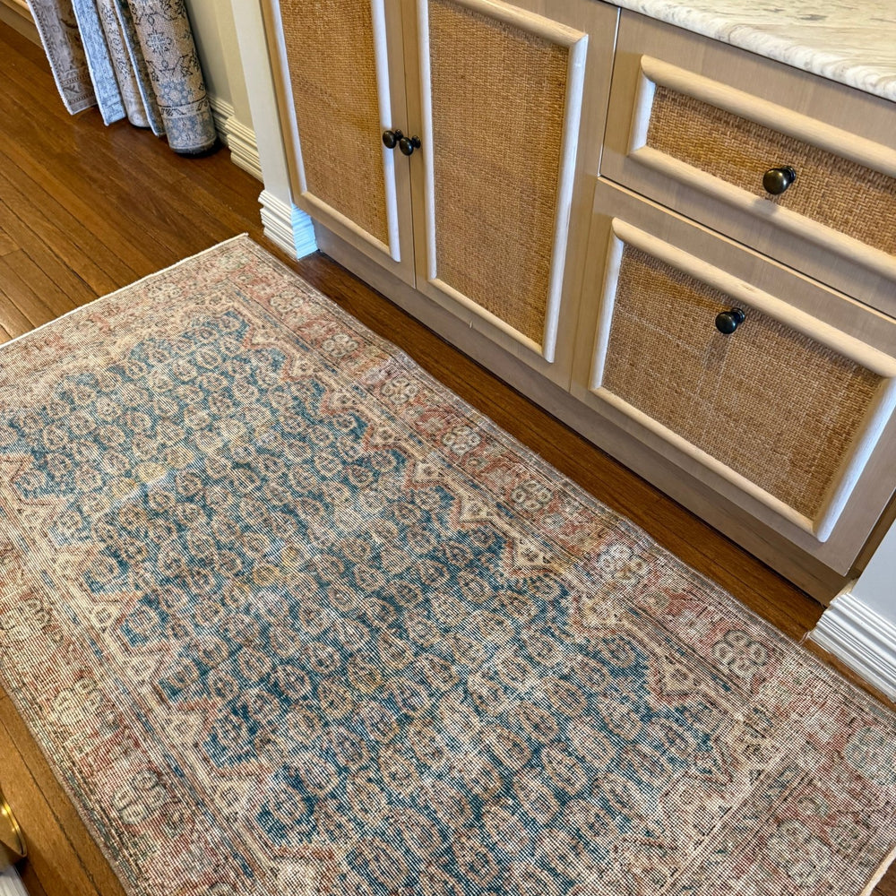 
                  
                    Rug.71 | 107 x 208cm - Tenth Avenue - Vintage Turkish Rug
                  
                
