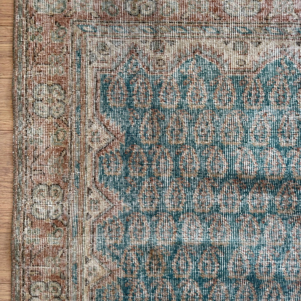 
                  
                    Rug.71 | 107 x 208cm - Tenth Avenue - Vintage Turkish Rug
                  
                