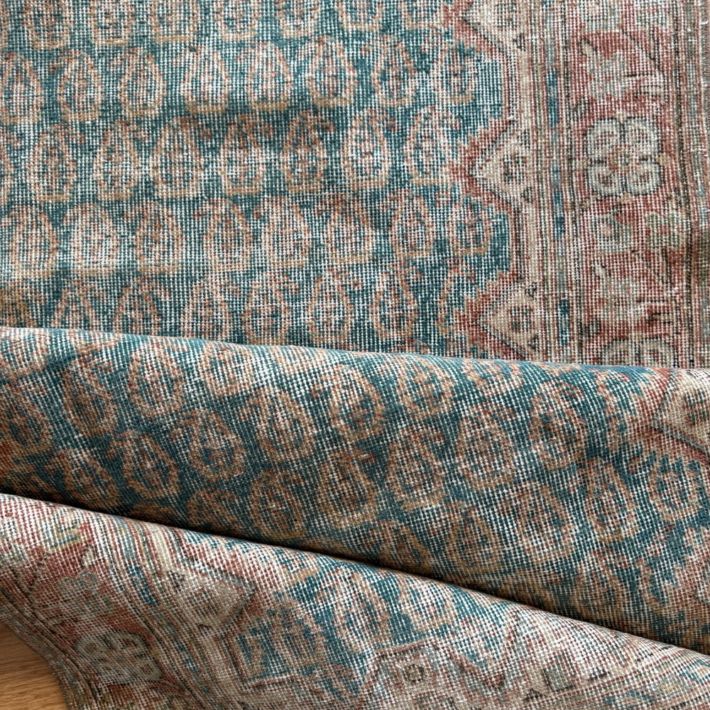 
                  
                    Rug.71 | 107 x 208cm - Tenth Avenue - Vintage Turkish Rug
                  
                