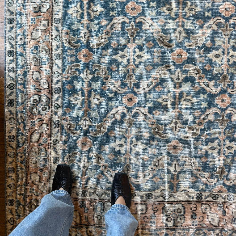 
                  
                    Rug.72 | 147 x 257cm - Tenth Avenue - Vintage Turkish Rug
                  
                