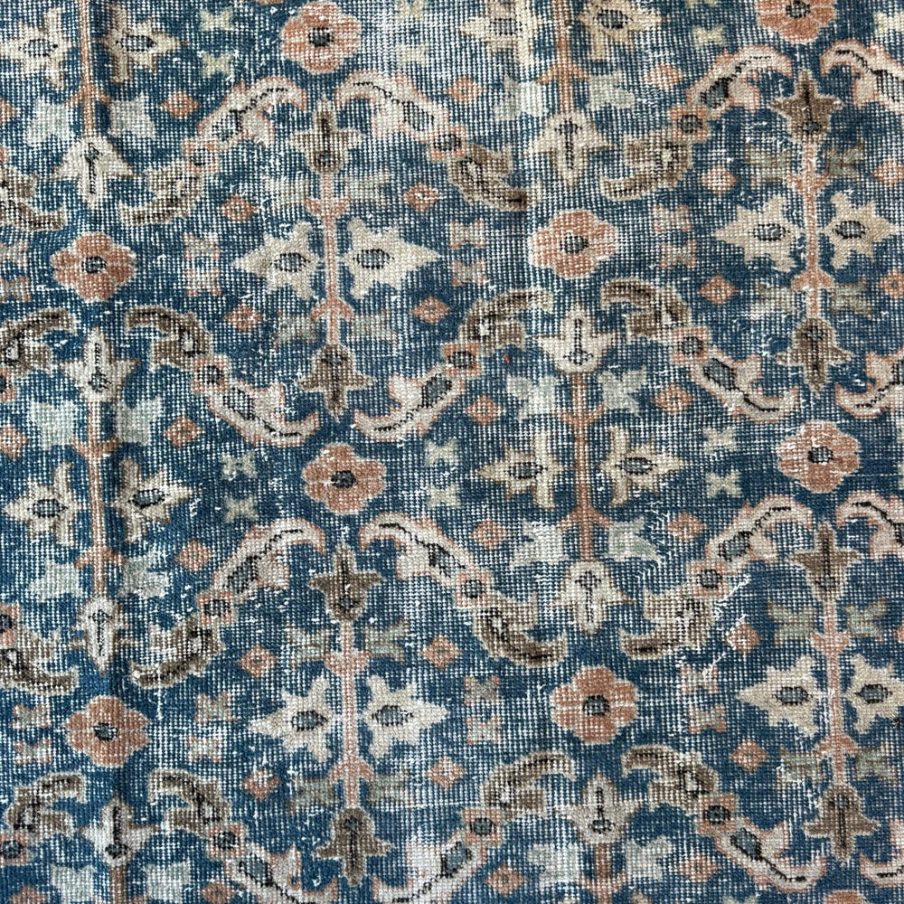 
                  
                    Rug.72 | 147 x 257cm - Tenth Avenue - Vintage Turkish Rug
                  
                
