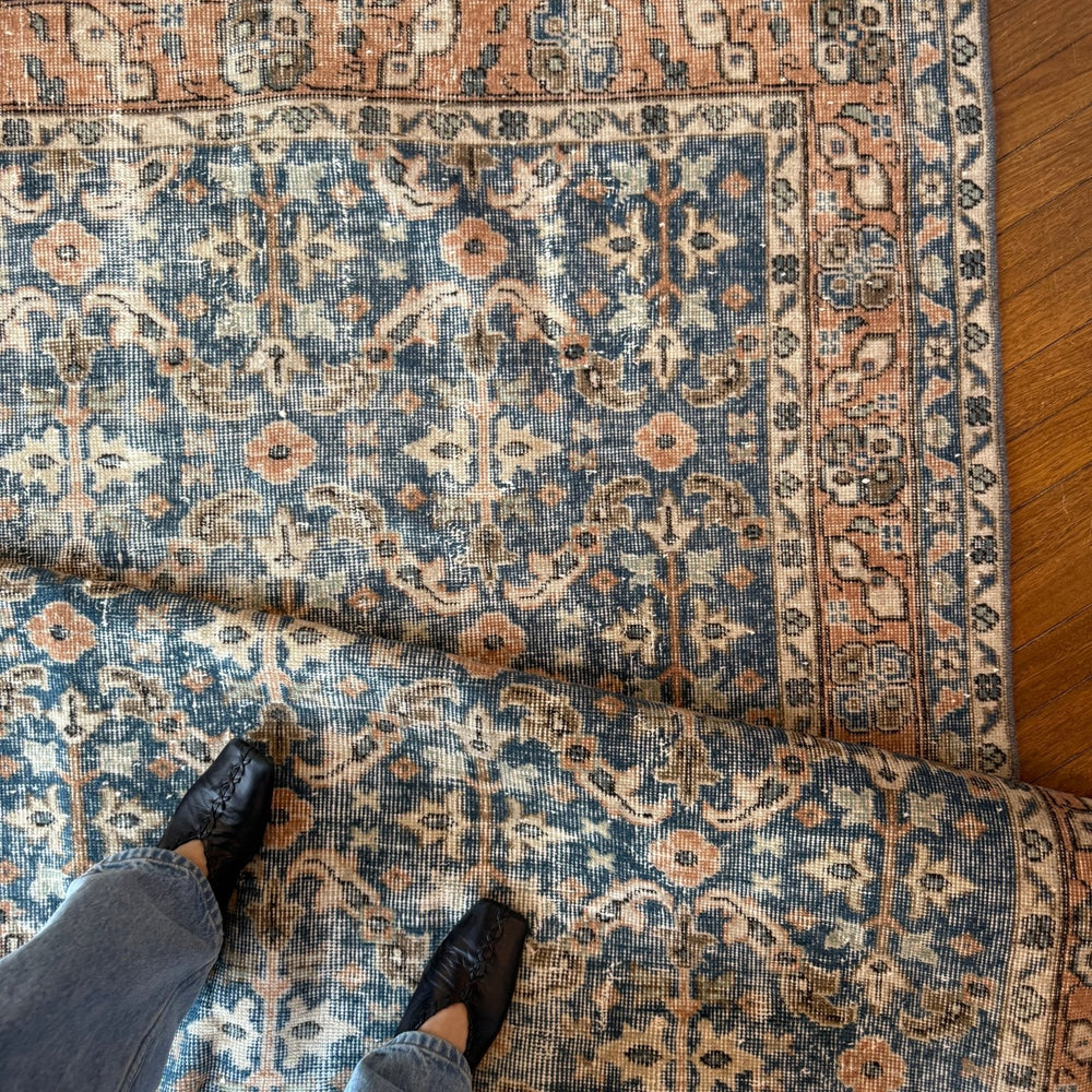 
                  
                    Rug.72 | 147 x 257cm - Tenth Avenue - Vintage Turkish Rug
                  
                