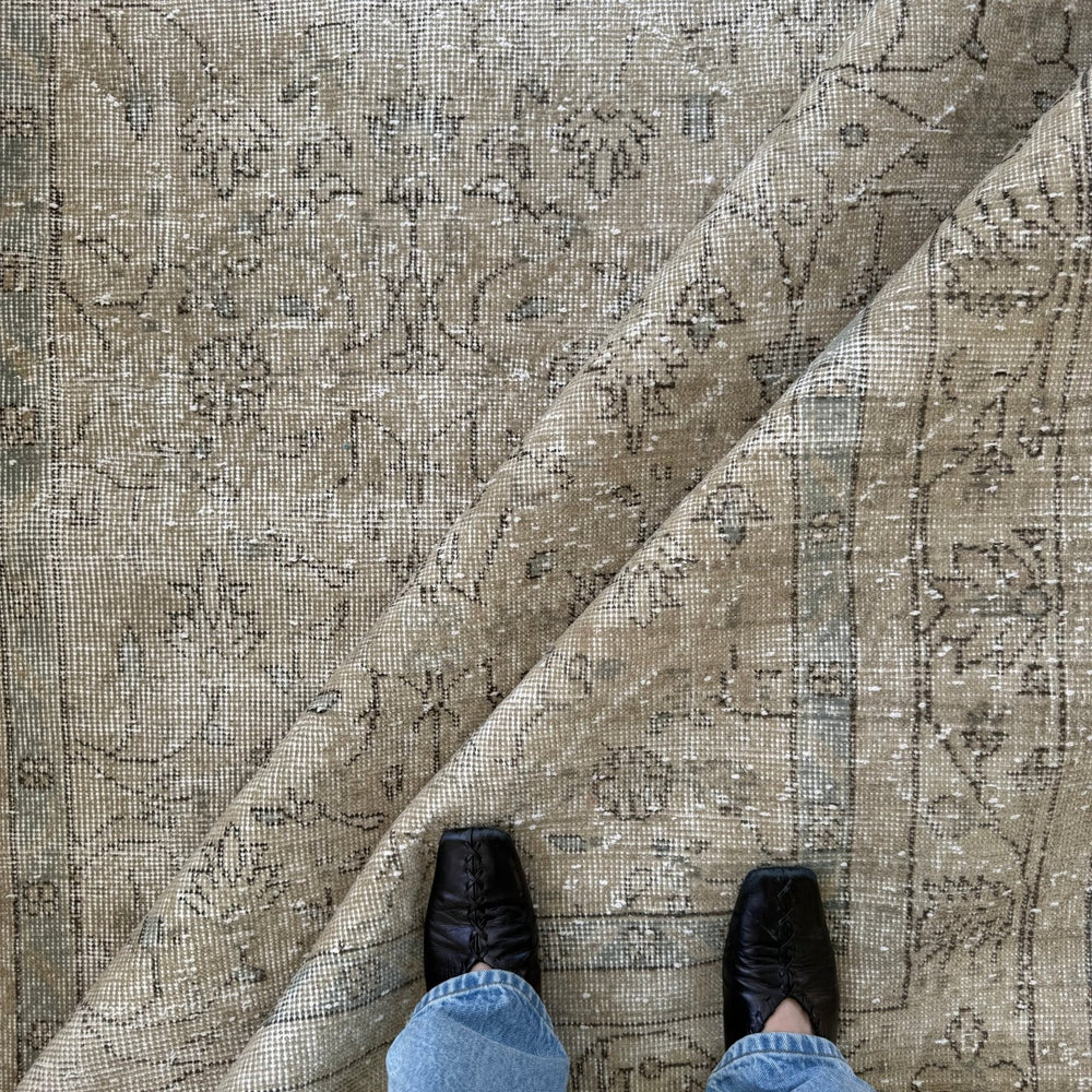 
                  
                    Rug.74 | 230 x 330cm - Tenth Avenue - Vintage Turkish Rug
                  
                