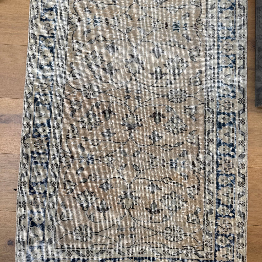 
                  
                    Rug.75| 89 x 341cm - Tenth Avenue - Vintage Turkish Rug
                  
                